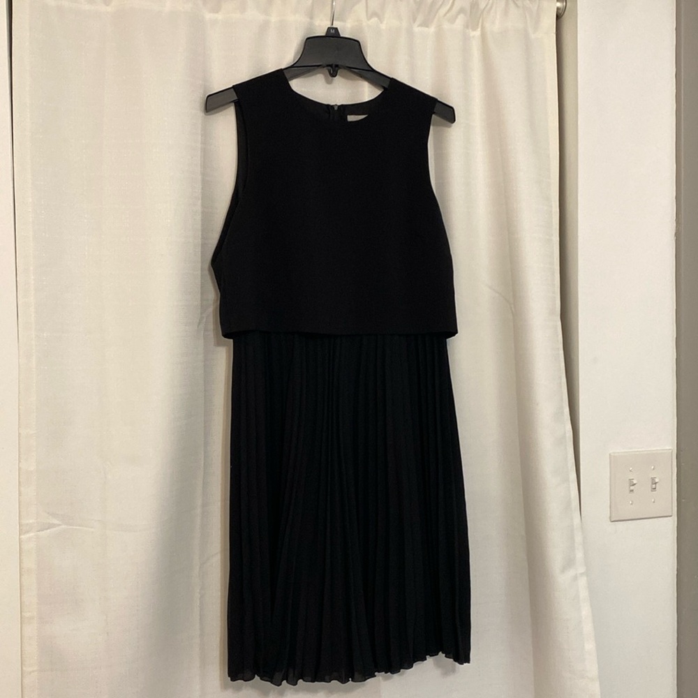H&M Black Dress with pleats. - 12